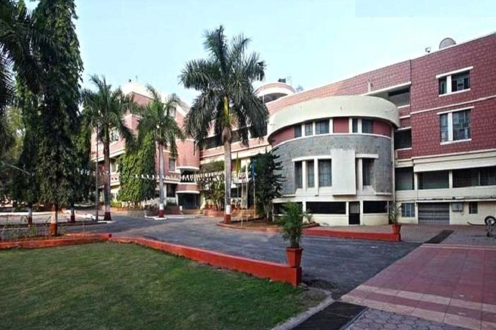 https://cache.careers360.mobi/media/colleges/social-media/media-gallery/8549/2018/9/24/Campus View of Yashwantrao Mohite College of Arts Science and Commerce Pune_Campus-View.jpg